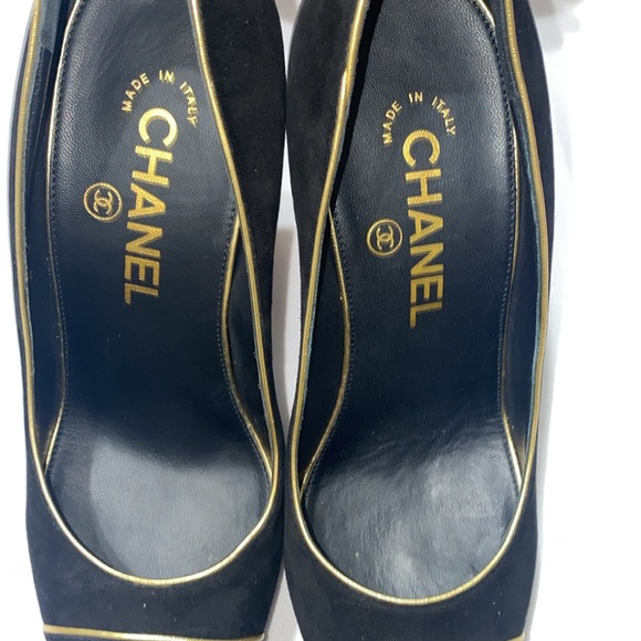 EXCELLENT CONDITION CHANEL SUEDE PUMPS - Picture 5 of 5